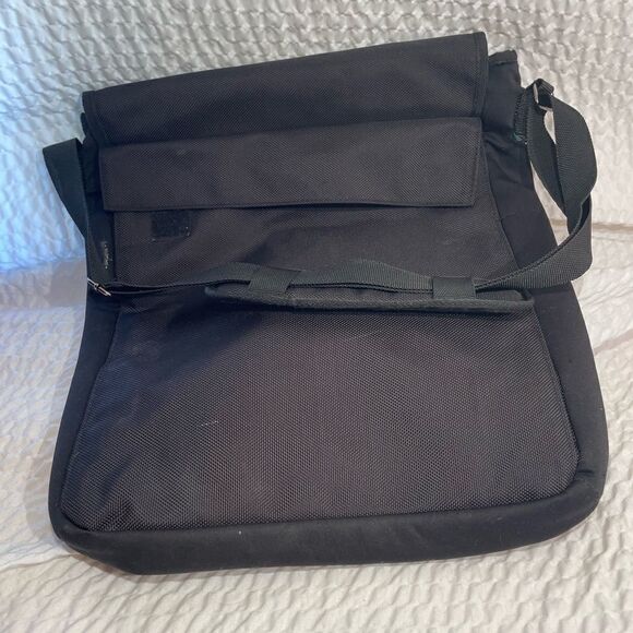 Calvin Klein computer bag (ID#73) - Picture 2 of 6